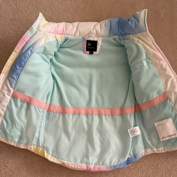 All in Motion Girl Short Puffer Jacket Winter Coat Rainbow Print Sz S 6 / 6X - Picture 3 of 8